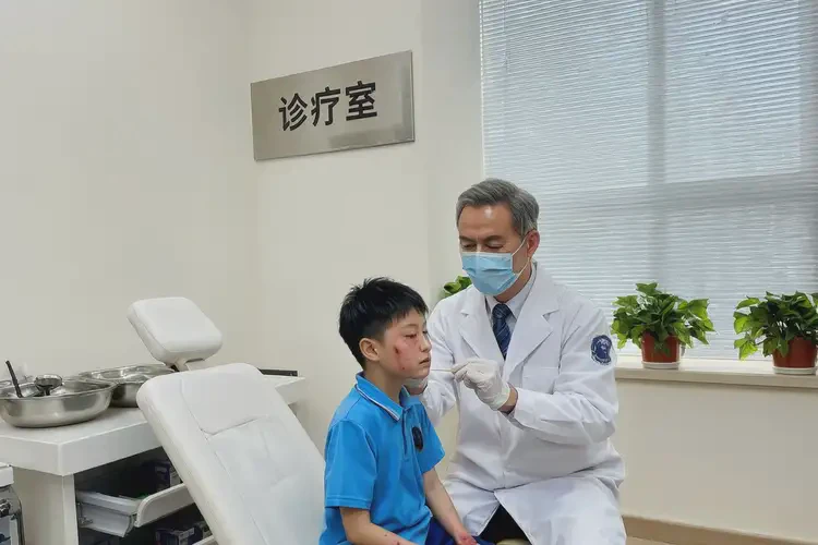 小学生脖子起湿疹可不可以根治(图3)