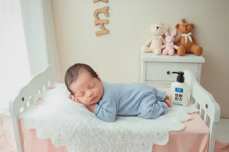 新生兒手臂上起濕疹可不可以根治(圖1)