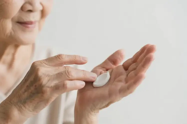 老年人全身容易长湿疹可不可以根治(图1)