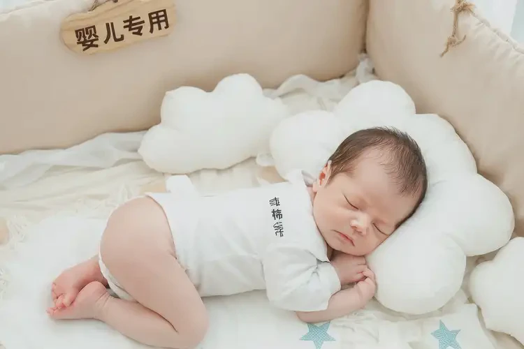 新生兒面部經(jīng)常起濕疹可不可以根治(圖3)