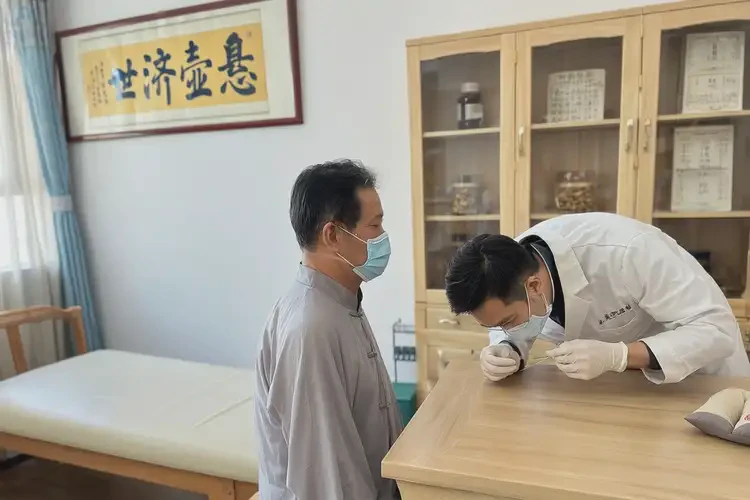 男性小腿經(jīng)常起濕疹可不可以根治(圖2)