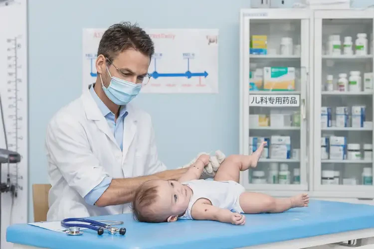 新生兒面部經(jīng)常起濕疹可不可以根治(圖2)