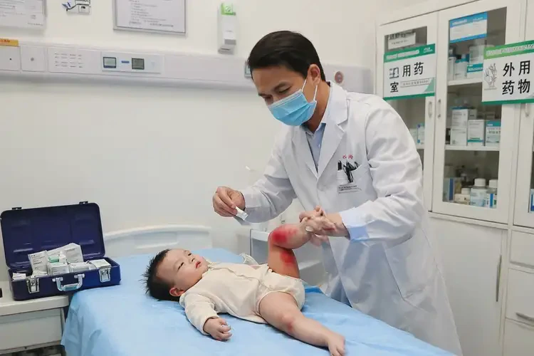 嬰幼兒大腿上起濕疹能夠徹底治愈嗎(圖3)