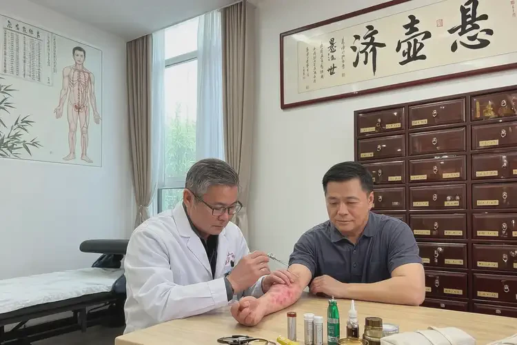 青年人手上偶尔长湿疹可不可以根治(图2)