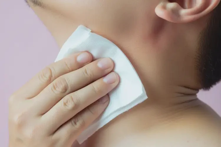 男性脖子上容易起濕疹可不可以根治(圖2)