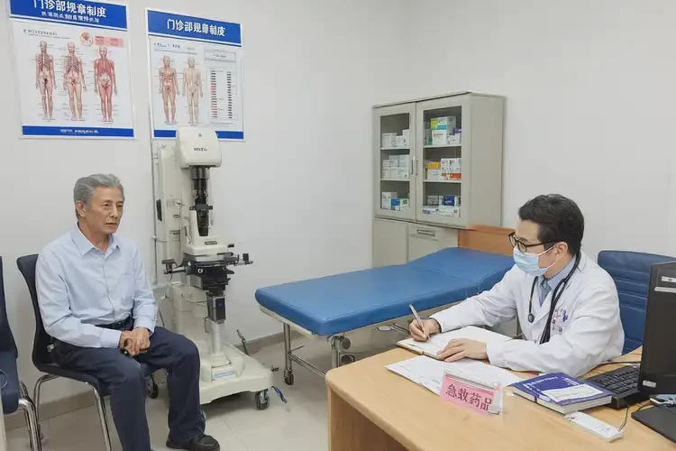 男人面部出現(xiàn)濕疹能不能根治(圖3)