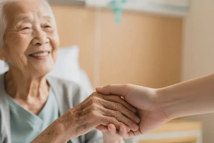 高齡老人手上出現(xiàn)濕疹可不可以根治(圖1)