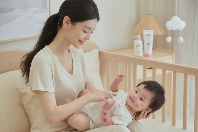 宝宝脖子上经常长湿疹可不可以彻底自愈(图3)