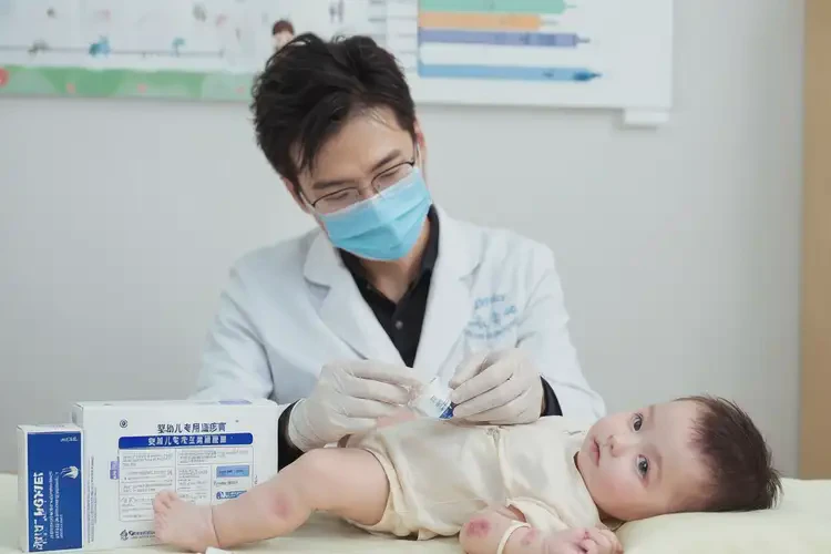 嬰幼兒手臂容易起濕疹可以治好嗎(圖4)