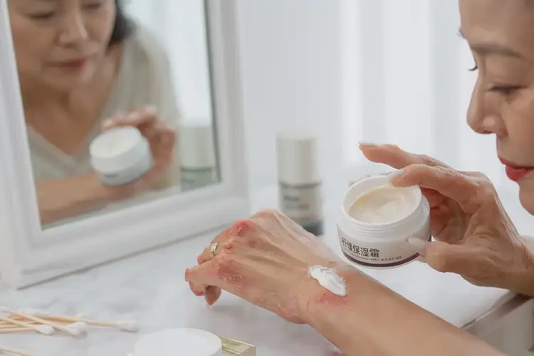 女性手上長濕疹能夠徹底治愈嗎(圖3)