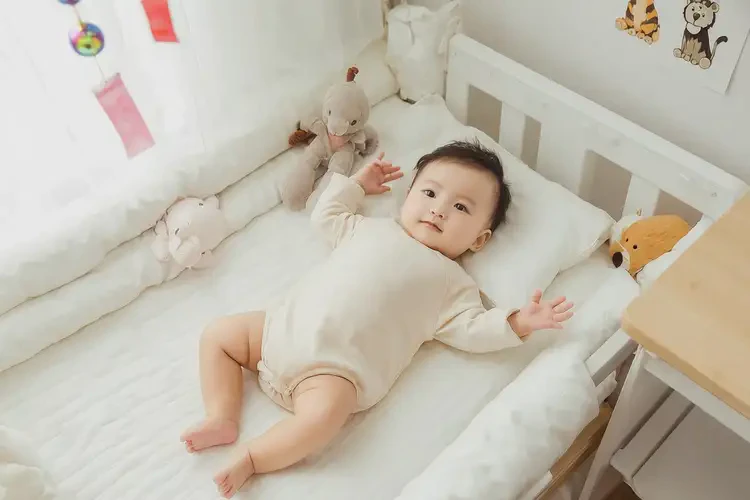 嬰兒小腿上經(jīng)常長濕疹可以治好嗎(圖1)