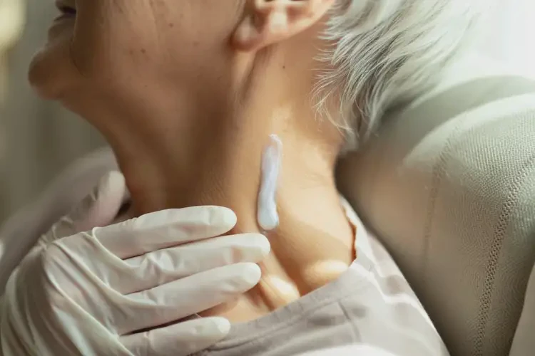 高齡老人脖子經(jīng)常起濕疹可不可以根治(圖4)