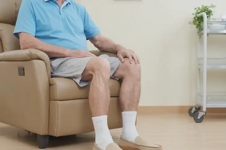 男性腳上出現(xiàn)濕疹可不可以徹底自愈(圖2)