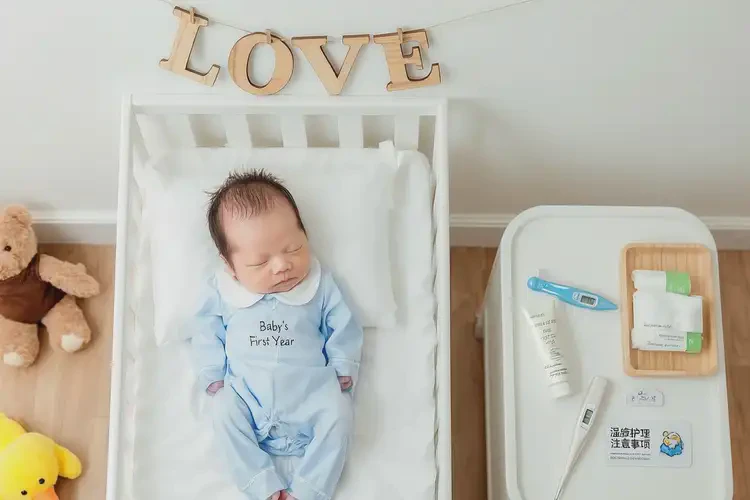 新生兒肚子長(zhǎng)濕疹不管它會(huì)自己痊愈嗎(圖1)