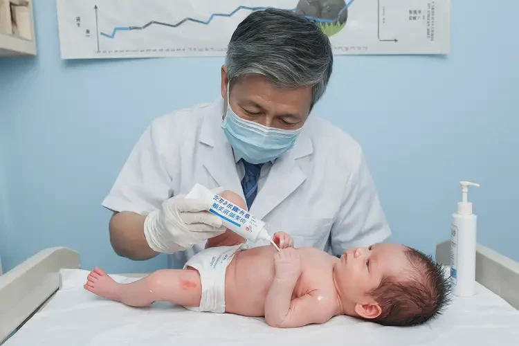 新生兒大腿上偶爾起濕疹可不可以根治(圖2)