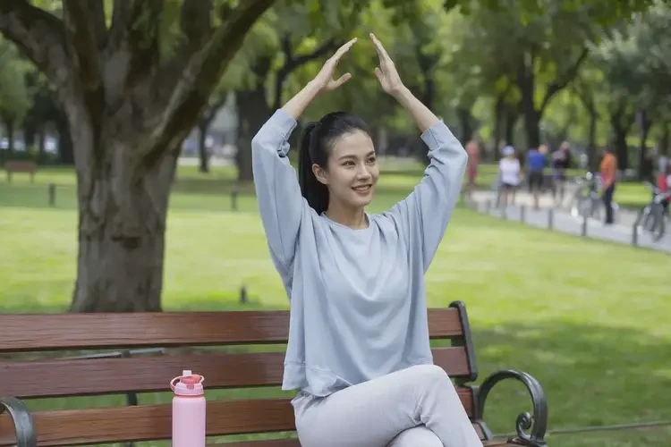 女生大腿经常长湿疹不管它会自己痊愈吗(图1)