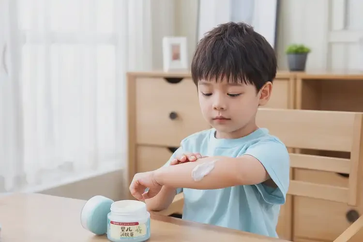 少兒手臂上有濕疹可不可以根治(圖2)