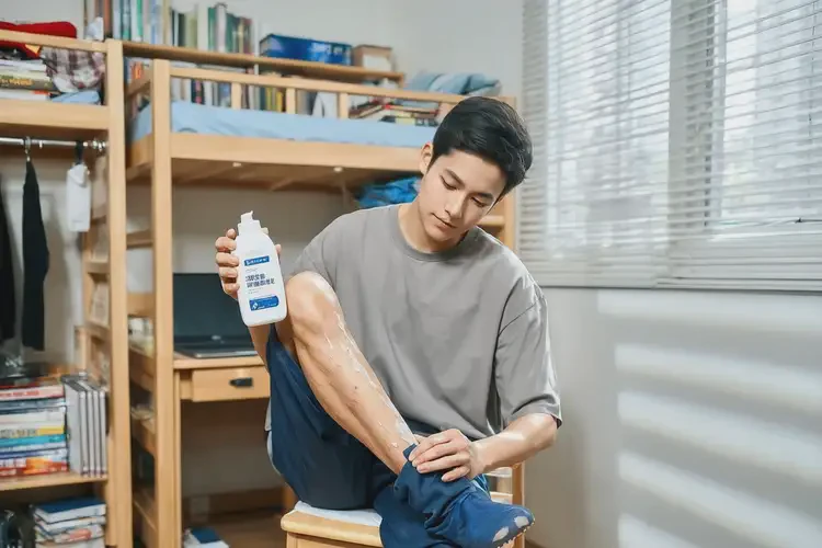 大學(xué)生大腿偶爾起濕疹可不可以根治(圖2)