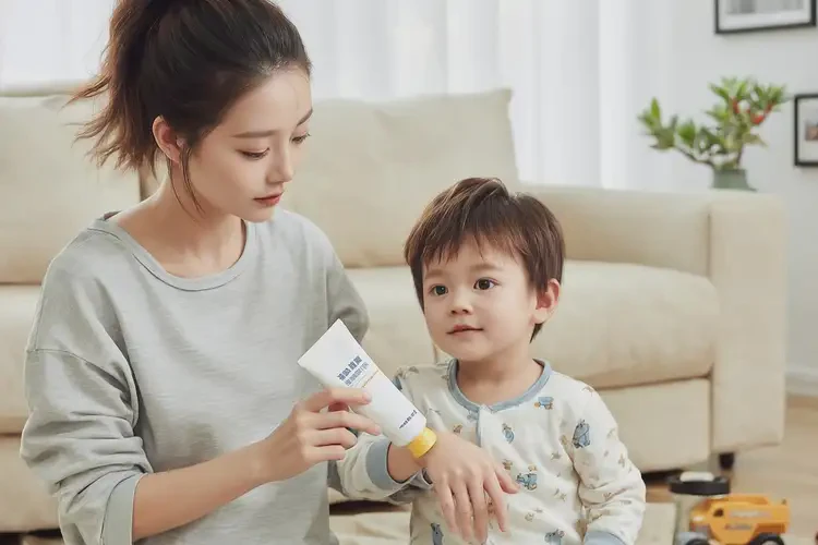 孩子手上起濕疹可以治好嗎(圖3)