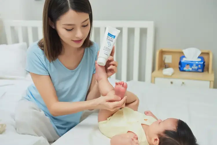 嬰幼兒腳上有濕疹可以治好嗎(圖2)