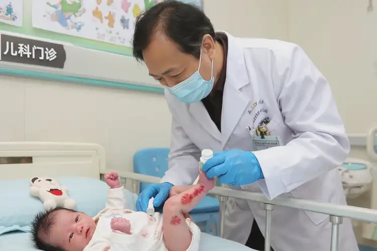 嬰兒大腿偶爾長濕疹可以治好嗎(圖3)