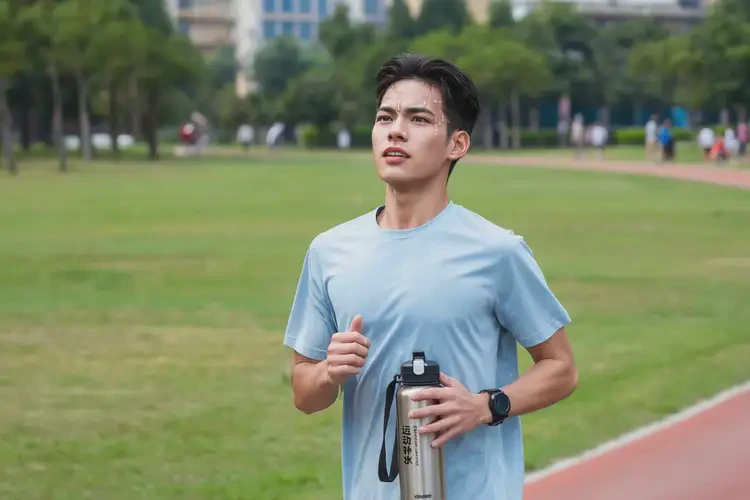 大学生脖子上偶尔起湿疹可不可以根治(图2)