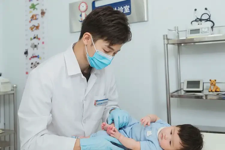 寶寶腳上容易起濕疹可以徹底自愈嗎(圖1)