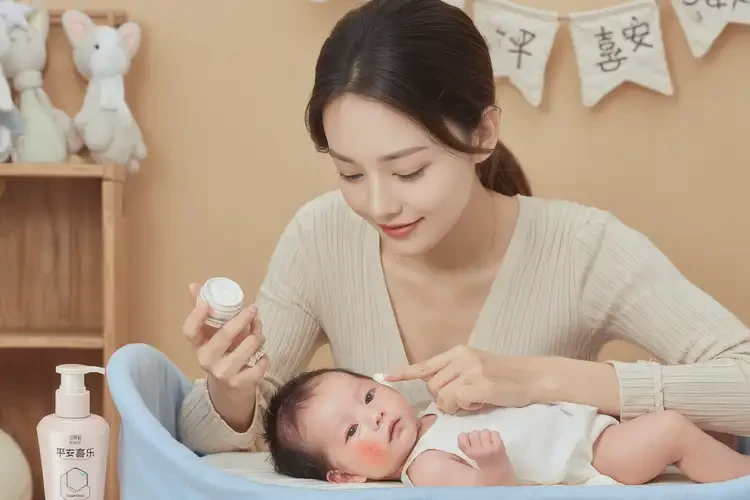 新生兒臉上出現(xiàn)濕疹可不可以根治(圖2)