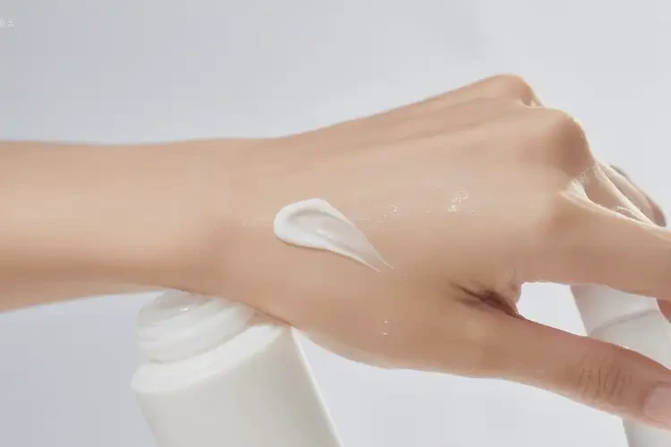 青少年手上經(jīng)常起濕疹可不可以根治(圖1)