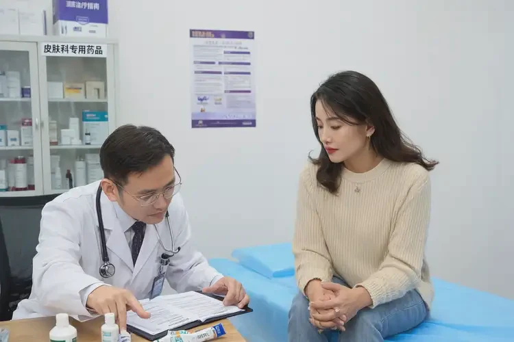 女生手臂经常起湿疹可以彻底自愈吗(图3)