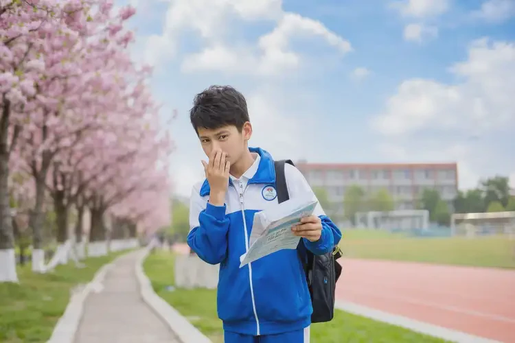 中學(xué)生臉上偶爾起濕疹可不可以根治(圖1)