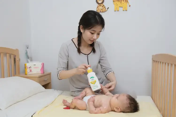 新生儿肚子上偶尔长湿疹可不可以根治(图3)