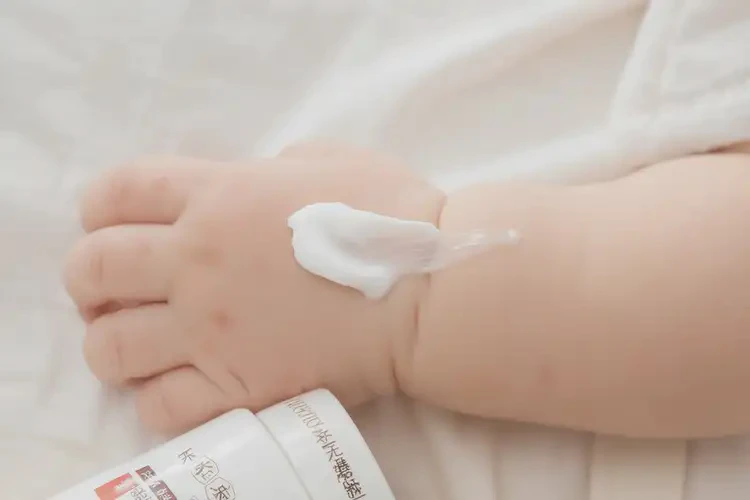 寶寶手上出濕疹可以治好嗎(圖2)