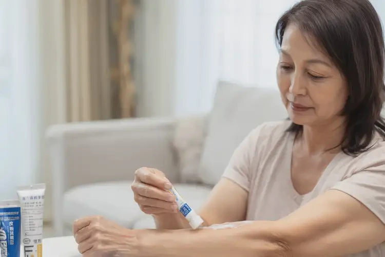 高齡老人身上偶爾起濕疹可不可以根治(圖3)