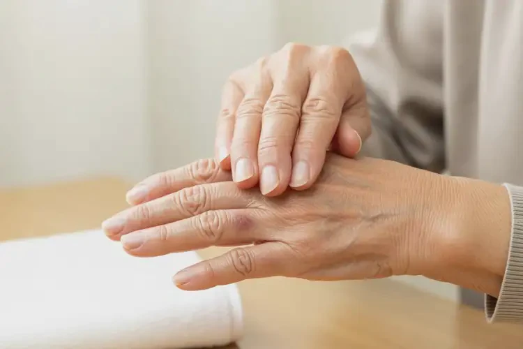 高齡老人臉上經(jīng)常起濕疹可不可以根治(圖4)