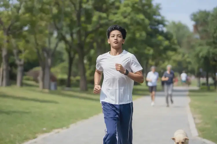 大學(xué)生大腿偶爾起濕疹可不可以根治(圖1)