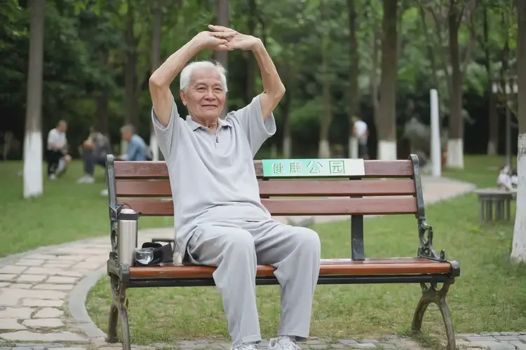 老年人大腿偶爾長濕疹可不可以根治(圖1)