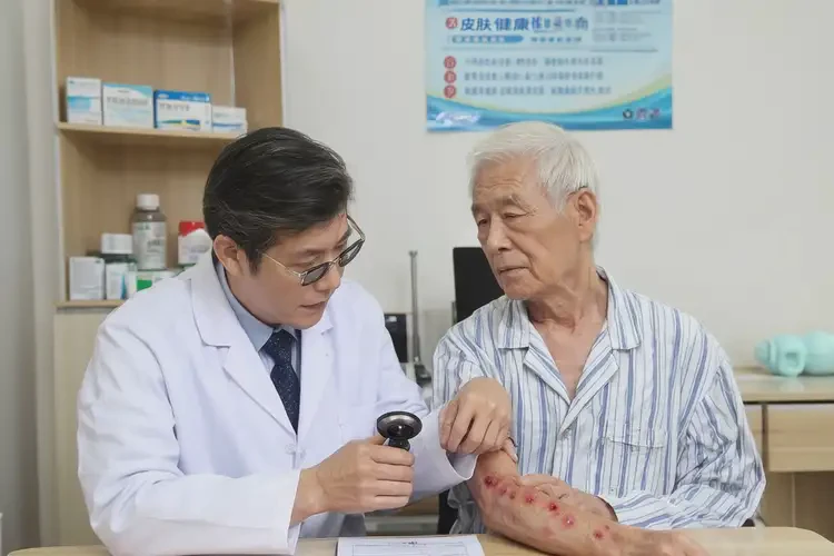 高齡老人全身經(jīng)常起濕疹可不可以根治(圖3)