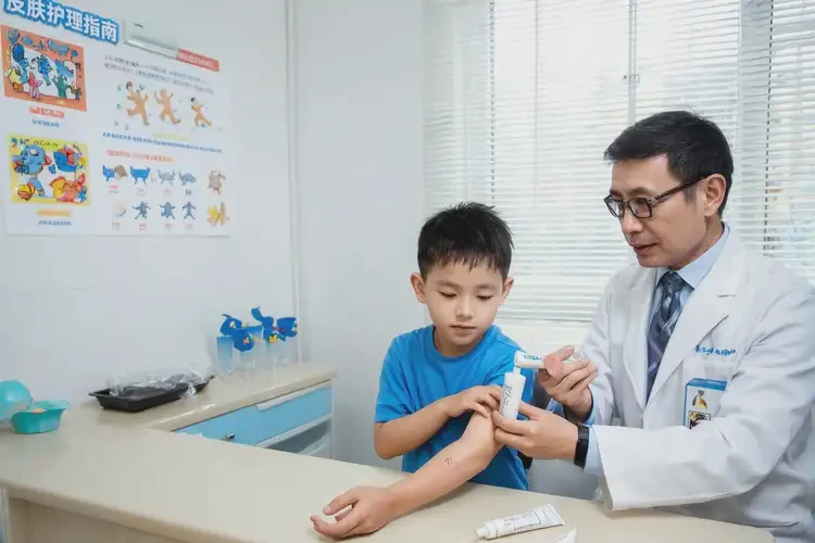 少兒臉上偶爾長(zhǎng)濕疹可不可以徹底自愈(圖2)