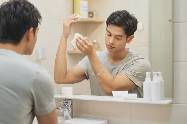 男生手臂上長(zhǎng)濕疹可不可以根治(圖2)