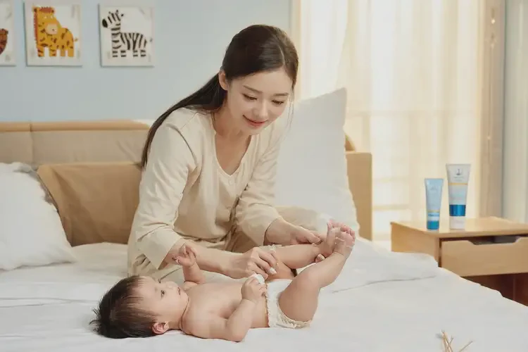 嬰兒小腿上經(jīng)常長濕疹可以治好嗎(圖2)