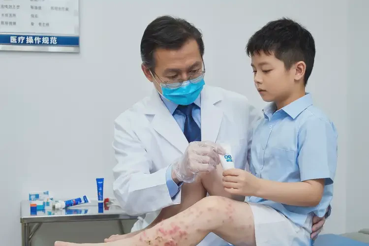 兒童小腿上長(zhǎng)濕疹可不可以根治(圖2)