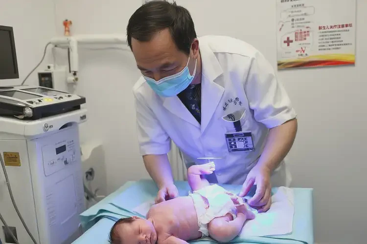 新生兒手上經(jīng)常長濕疹可不可以根治(圖2)