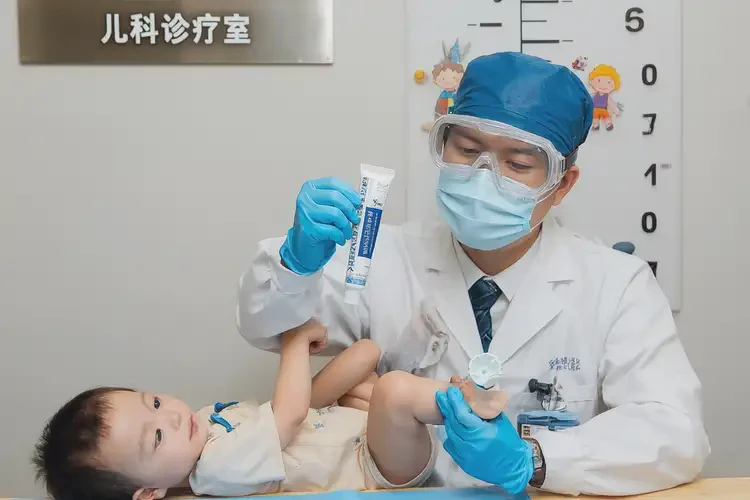 幼兒屁股經(jīng)常長濕疹不管它會自己自愈嗎(圖1)