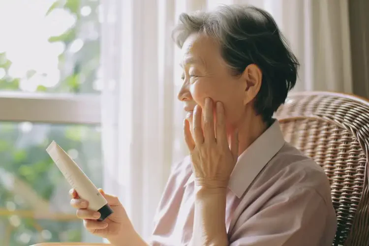 老年人面部經(jīng)常起濕疹可不可以根治(圖2)