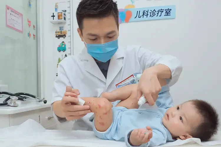 嬰幼兒大腿容易長(zhǎng)濕疹可以治好嗎(圖3)