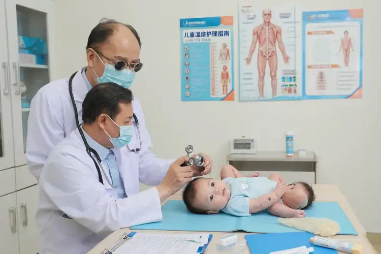 宝宝手臂经常起湿疹不管它会自己自愈吗(图1)