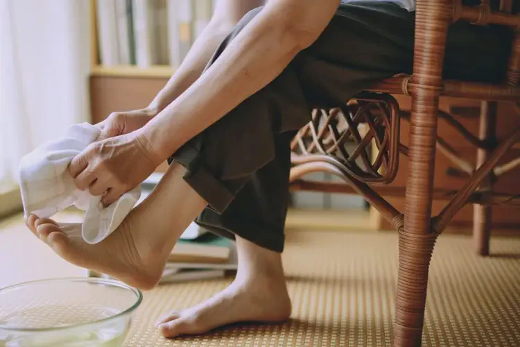 高齡老人腳上偶爾起濕疹可不可以根治(圖2)