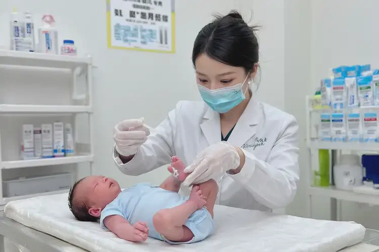 嬰兒屁股上起濕疹可以治好嗎(圖1)