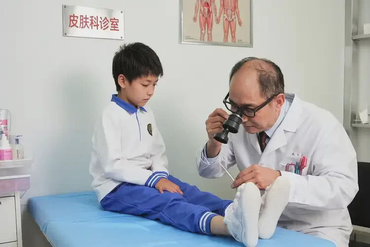 小學(xué)生大腿上偶爾長濕疹可不可以根治(圖2)